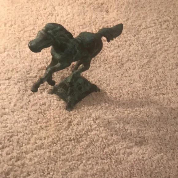 Horse sculpture - Picture 3 of 4